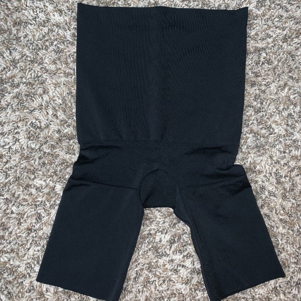 ASSETS by SPANX Women's Remarkable Results Mid-Thigh Shaper - Size Small